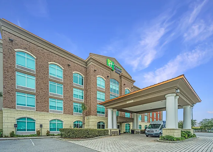 Holiday Inn Express & Suites Charleston Arpt-Conv Ctr Area By Ihg