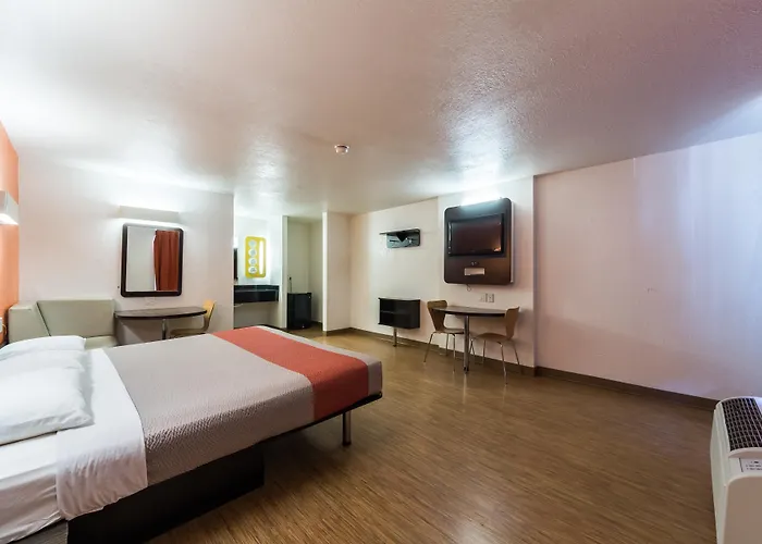 Motel 6-Uvalde, Tx