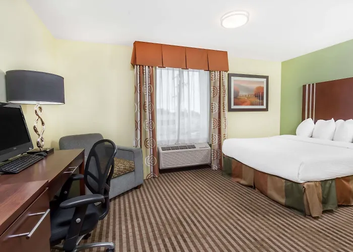 Ramada By Wyndham Carlyle