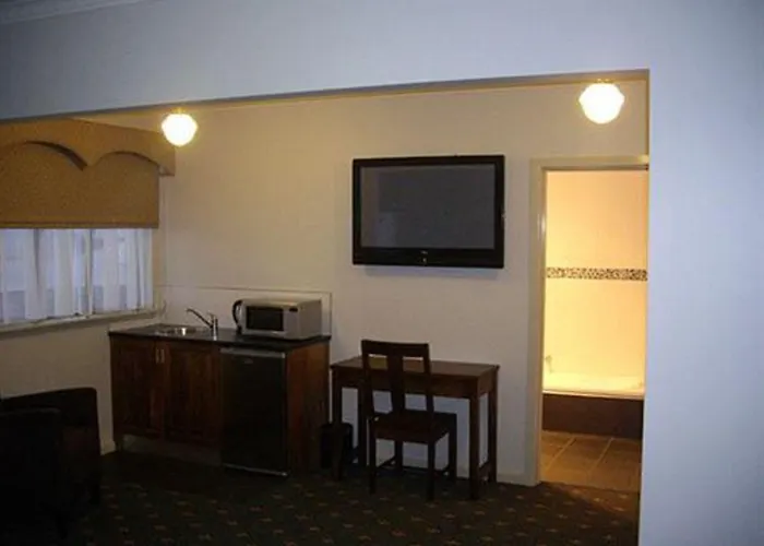 503 On Princes Drive Motel