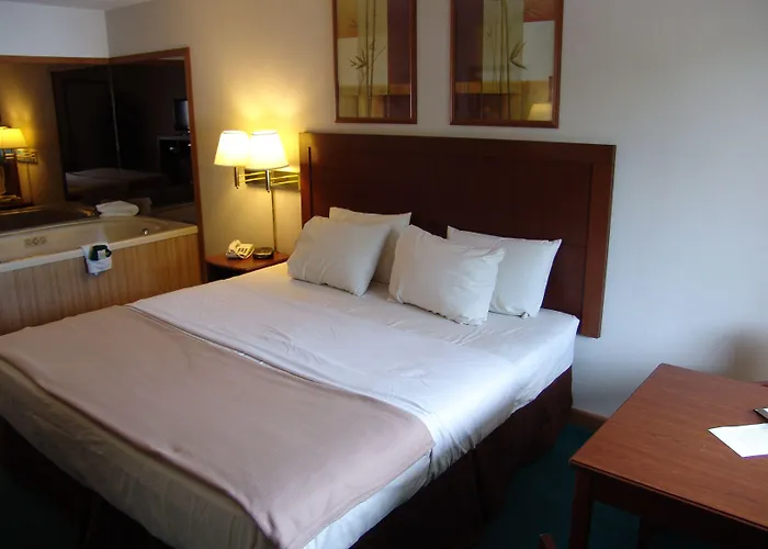 Super 8 By Wyndham Branson - Shepherd Of The Hills Exwy