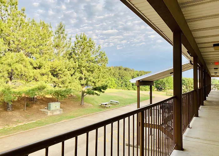 Weston Inn & Suites