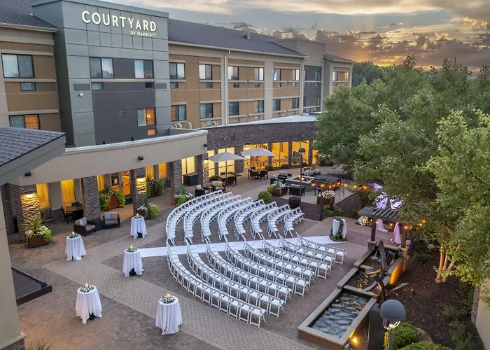 Courtyard Mankato Hotel & Event Center