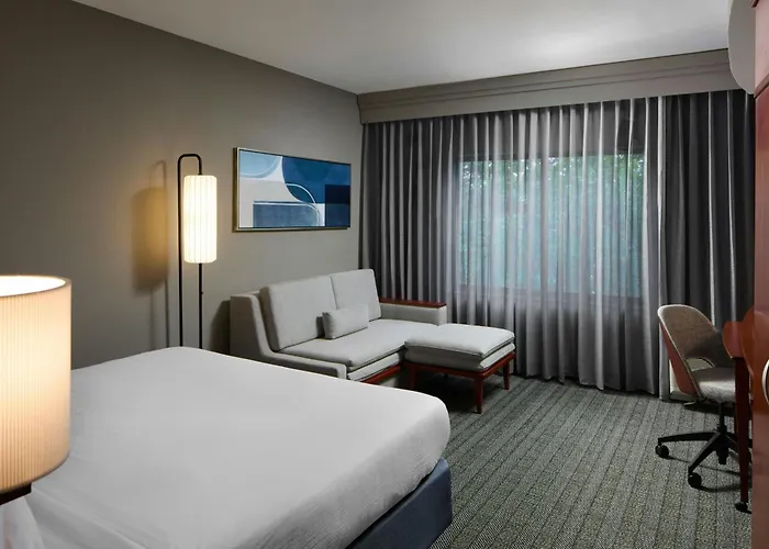 Courtyard By Marriott Waldorf