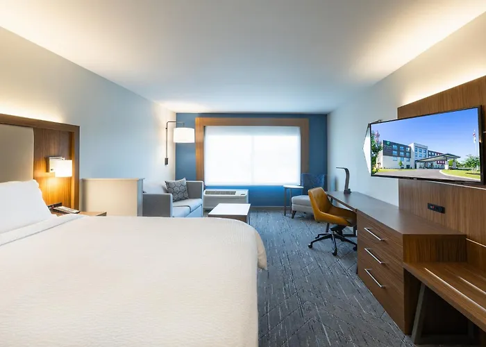 Holiday Inn Express & Suites Greenwood Mall By Ihg