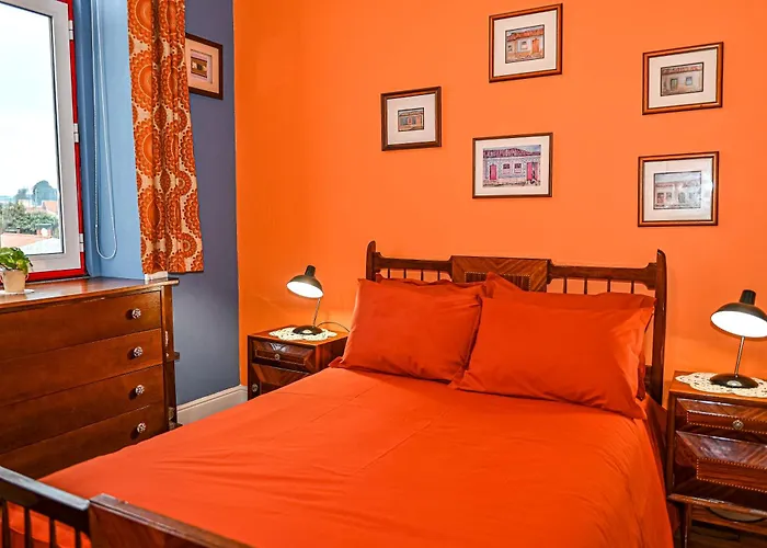 Vintage Balcony Guesthouse & Suites