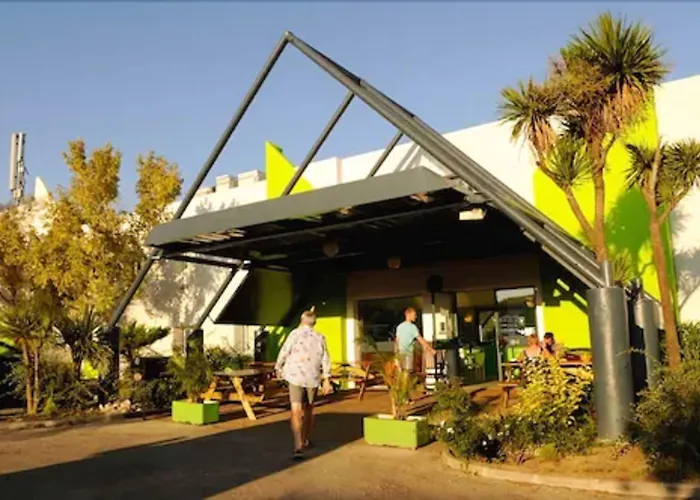 Lemon Hotel