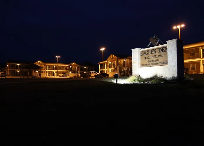 Eagle'S Den Three Rivers Texas A Travelodge By Wyndham