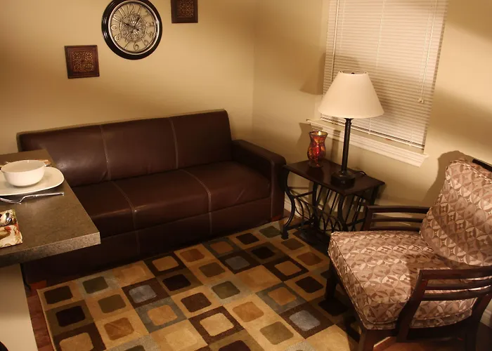 Eagle'S Den Suites Cotulla A Travelodge By Wyndham