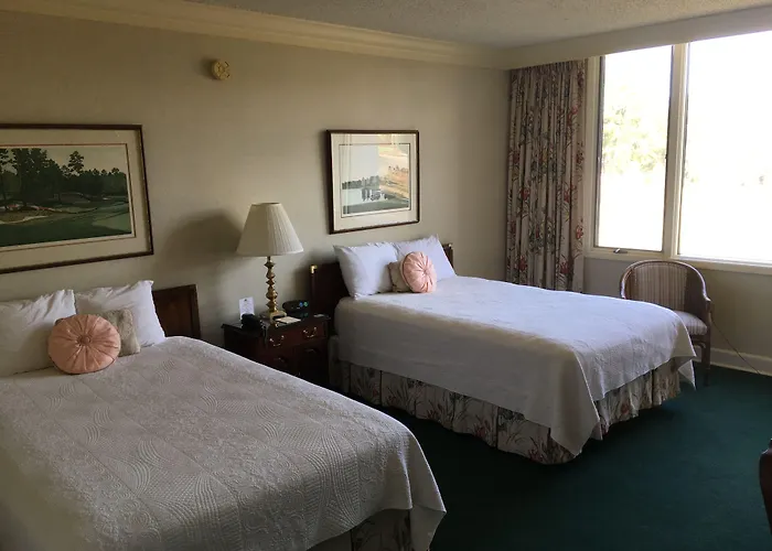 The Inn At Houndslake