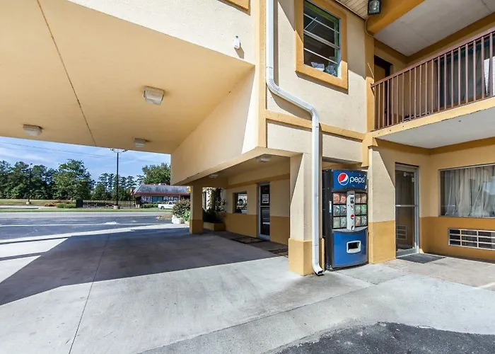 Days Inn By Wyndham Calhoun Ga I-75 And Us-41
