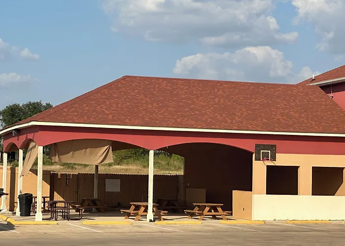 Executive Inn & Suites