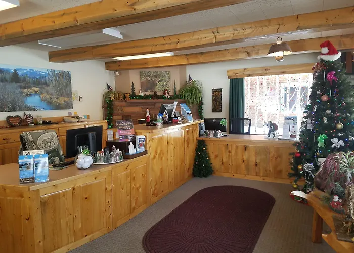 Western Riviera Lakeside Lodging