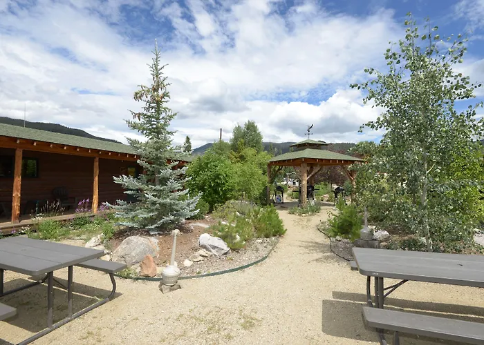 Western Riviera Lakeside Lodging