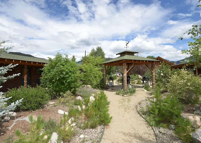 Western Riviera Lakeside Lodging