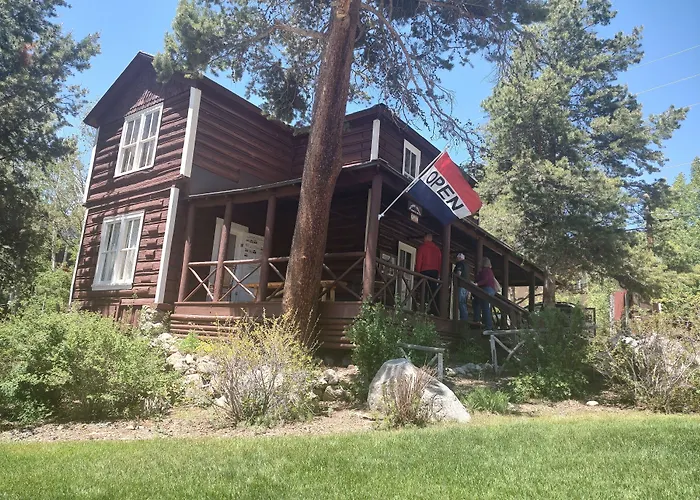Western Riviera Lakeside Lodging