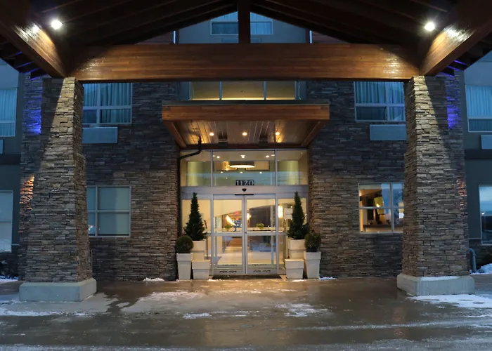 Holiday Inn Express Golden-Kicking Horse By Ihg