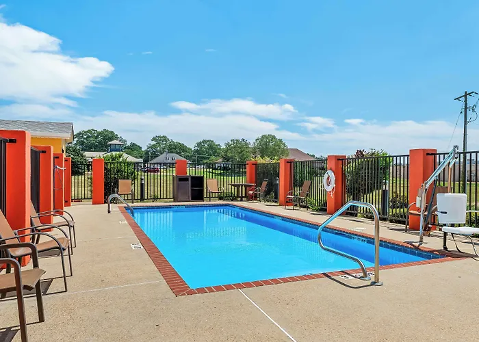 Best Western Plus - Magee Inn & Suites