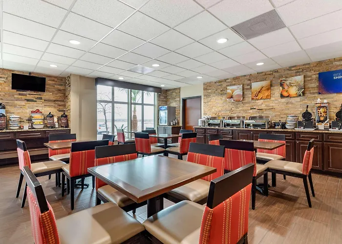 Comfort Inn & Suites Lakeside