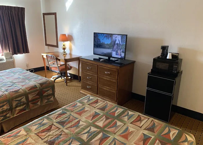 Brentwood Inn & Suites