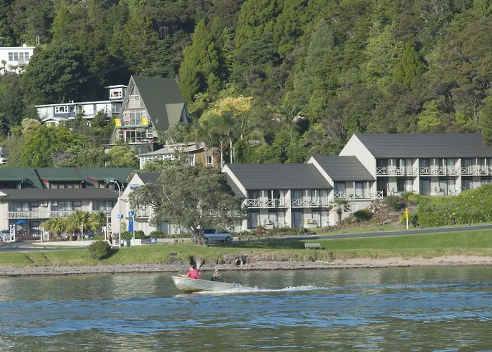 Breakwater Motel