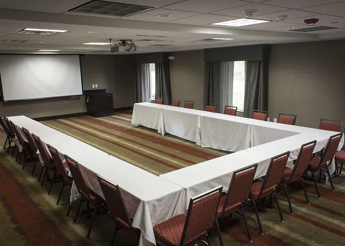 Hampton By Hilton Lansing West
