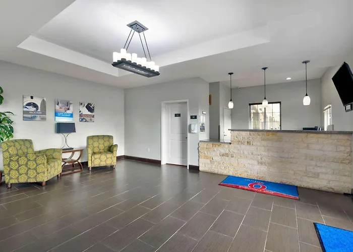 Studio 6-Pleasanton, Tx