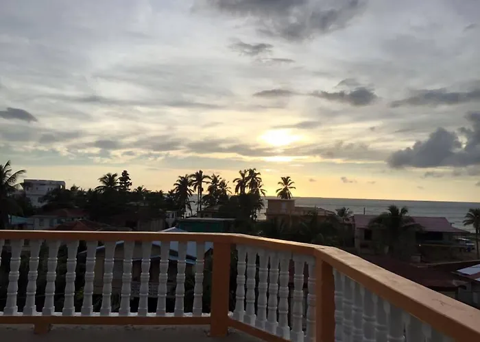 Chaleanor Hotel