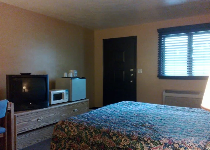 Colonial Inn Mercer-Grove City