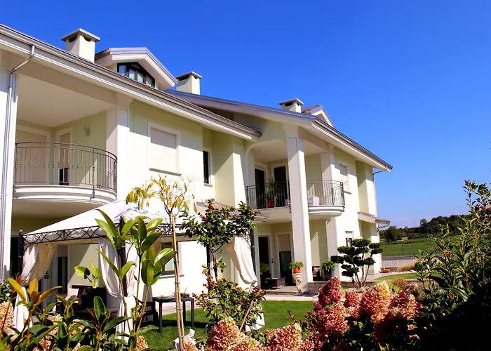 Eremes Rooms & Apartments