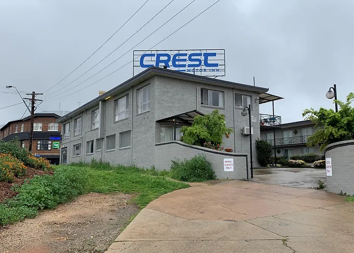 Crest Motor Inn