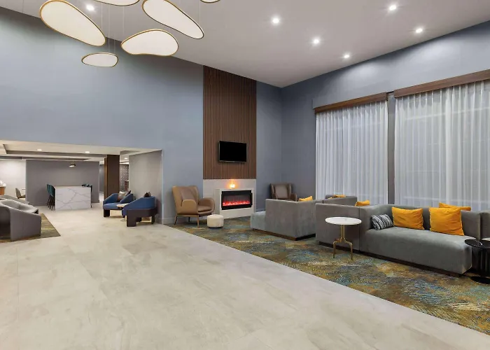 La Quinta By Wyndham Knoxville Central Papermill