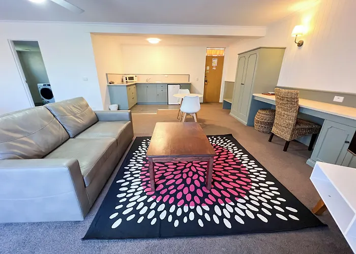 Summerhill Motor Inn (Adults Only)