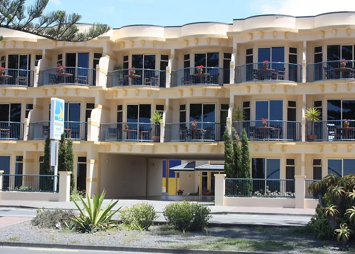 Shoreline Motel