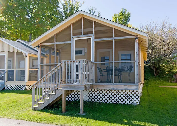 Half Moon Motel & Cottages