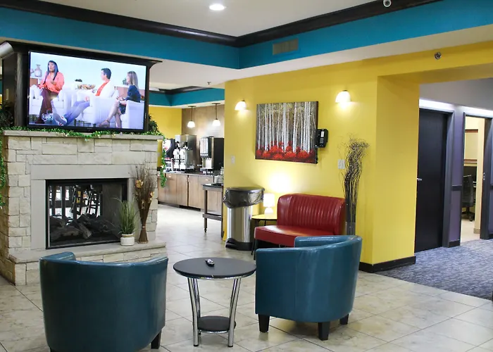 Parkwood Inn & Suites