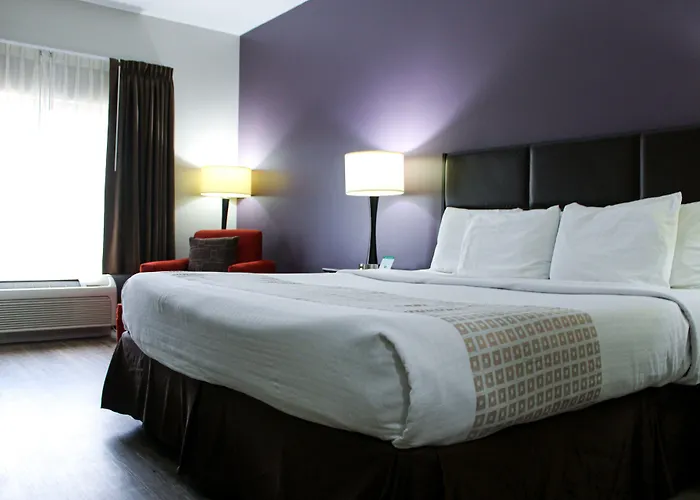 Parkwood Inn & Suites