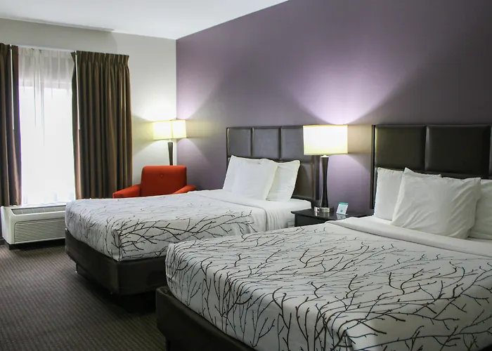 Parkwood Inn & Suites