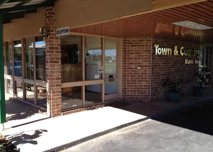 Town & Country Motor Inn