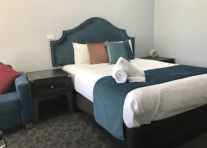Town & Country Motor Inn