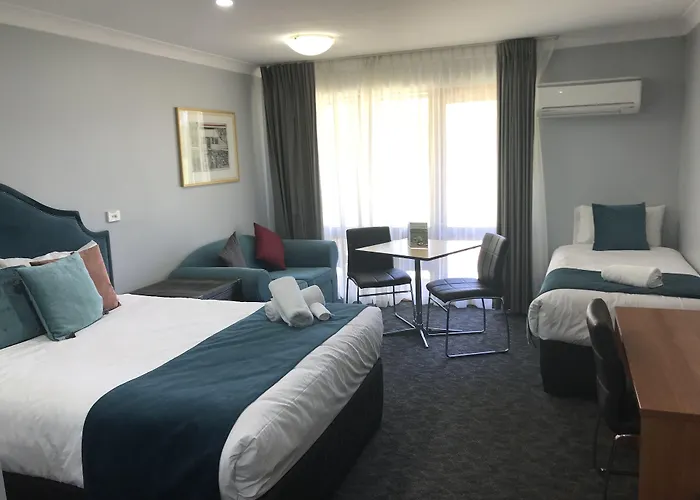 Town & Country Motor Inn