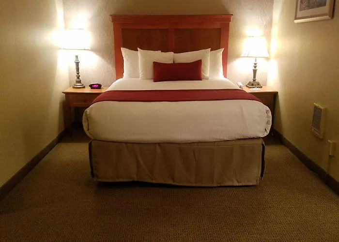 Best Western Plus Rivershore Hotel