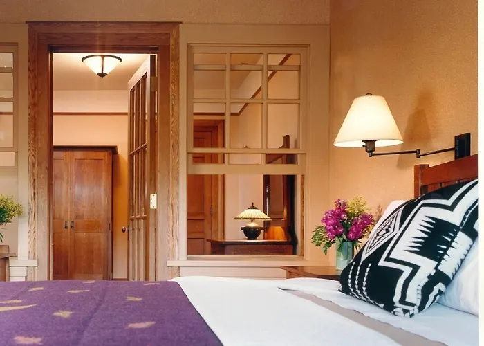 Roycroft Inn