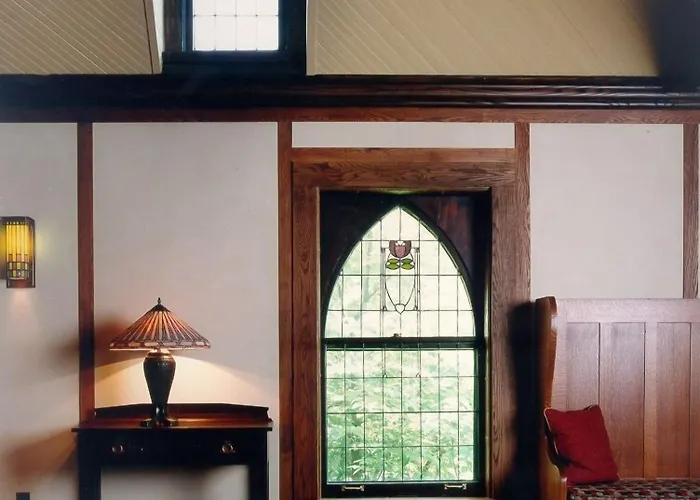 Roycroft Inn