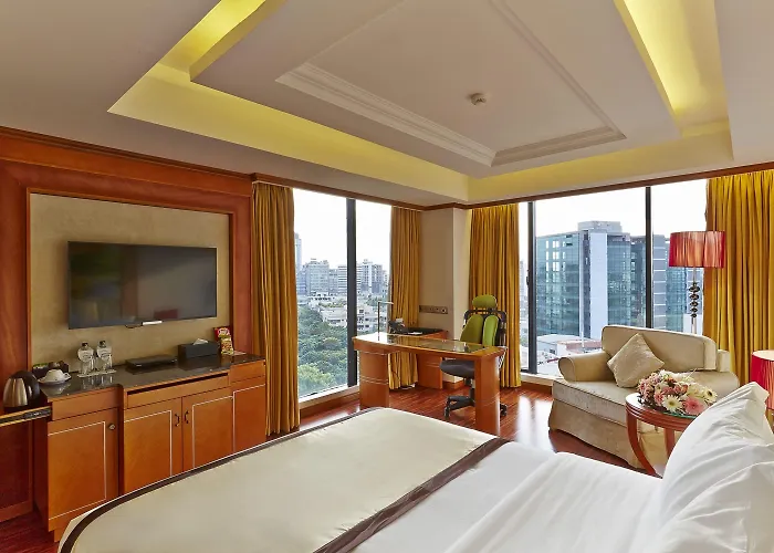 Six Seasons Hotel