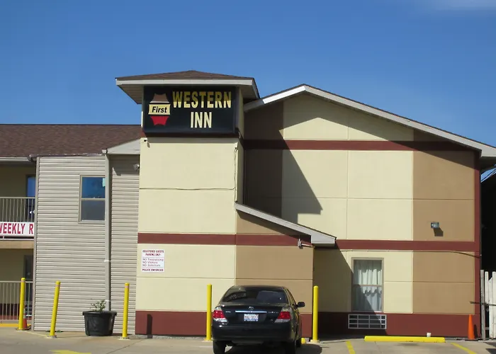First Western Inn - Fairmont City