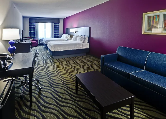 Holiday Inn Express Hutchison By Ihg