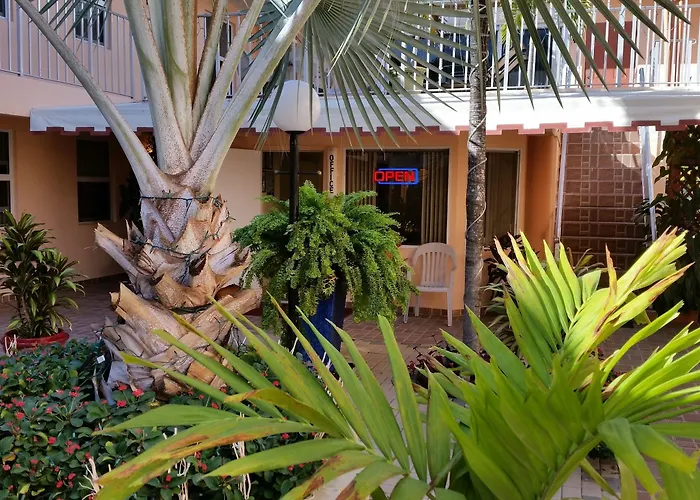 Lago Mar Motel And Apartments