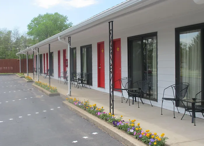 All Star Inn & Suites