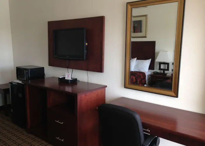 America Inn & Suites